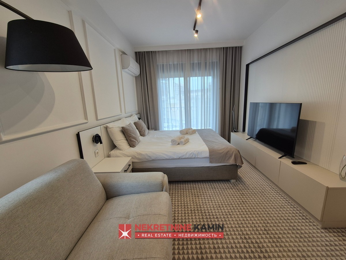 Izdaje se studio-apartman u centru grada, Budva